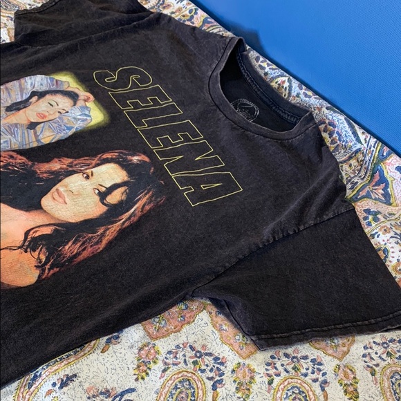 Selena Queen of Cumbia Black OfficialGraphic Large Cotton T-Shirt tee shirt - Picture 5 of 10